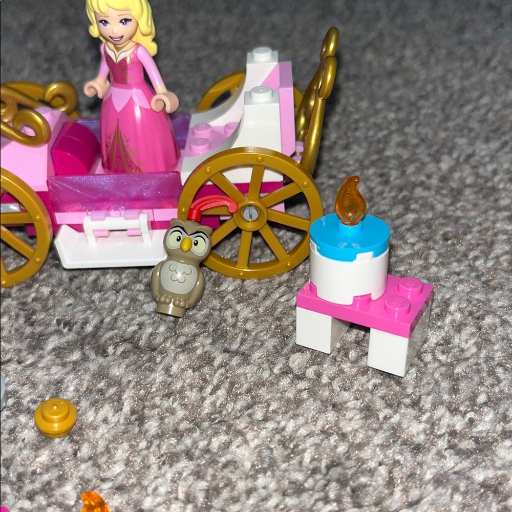 LEGO Disney Princess Aurora’s Carriage Sleeping Beauty 43173 - Picture 3 of 4